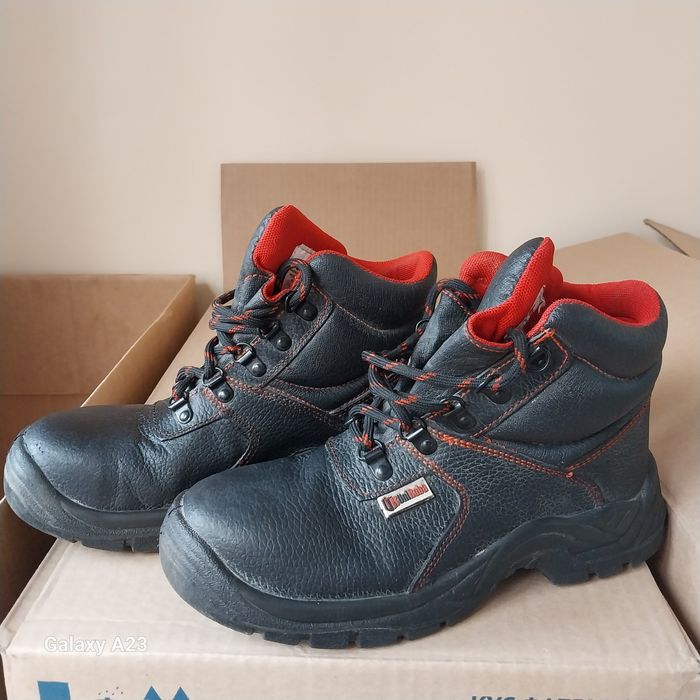 Ботинки рабочие  спецовочные.