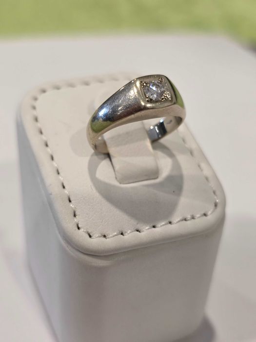 Inel ghiul Aur 18 kt cu diamant natural