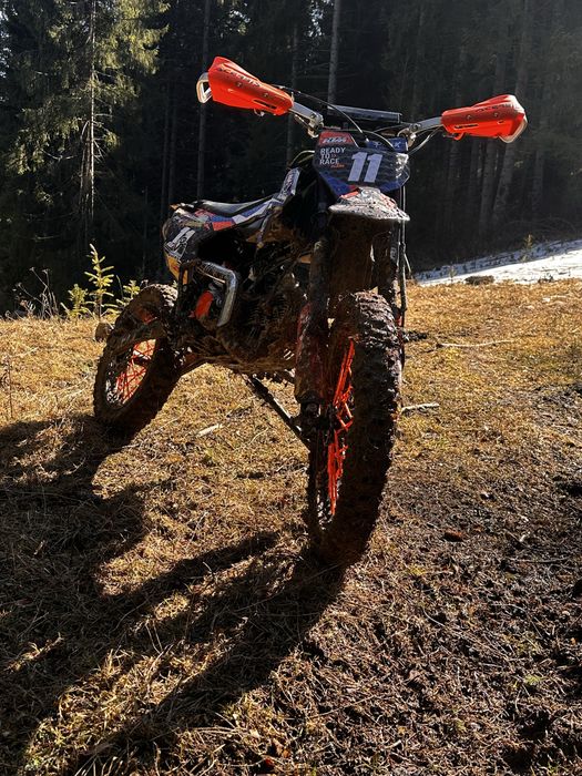 Vând cross 125cc 4t 30h de funcționare. Nu necesită nici o investiție tehnică cât și estetică