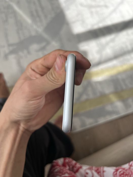 Продам Iphone  XR  в отличном состоянии