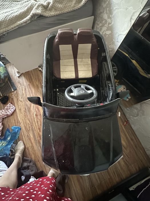 Продам машину детскую
