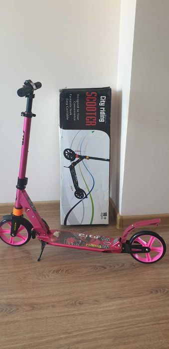 Детский самокат для девочек. Новый!