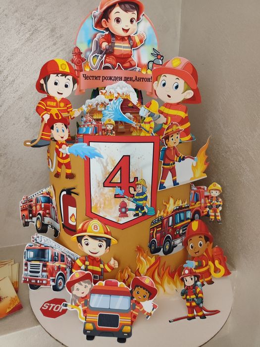 Торта от 30 книжки,30молива и  30 пастели