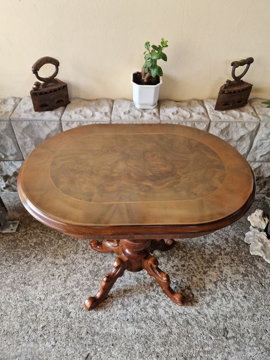 Антикварна страхотна английска дървена масичка с интарзия