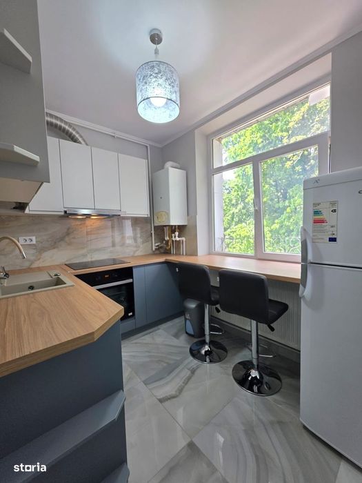 Apartament cu o cameră, etaj 2, zonă semicentrală, 44 mp, boxă, balcon - Vedere 3