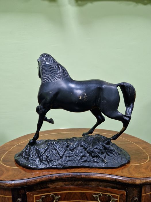 Прекрасна антикварна френска бронзова фигура статуетка