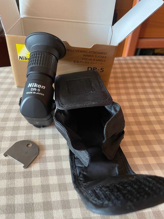 Vizor Nikon DR-5 pentru vizualizare în unghi drept