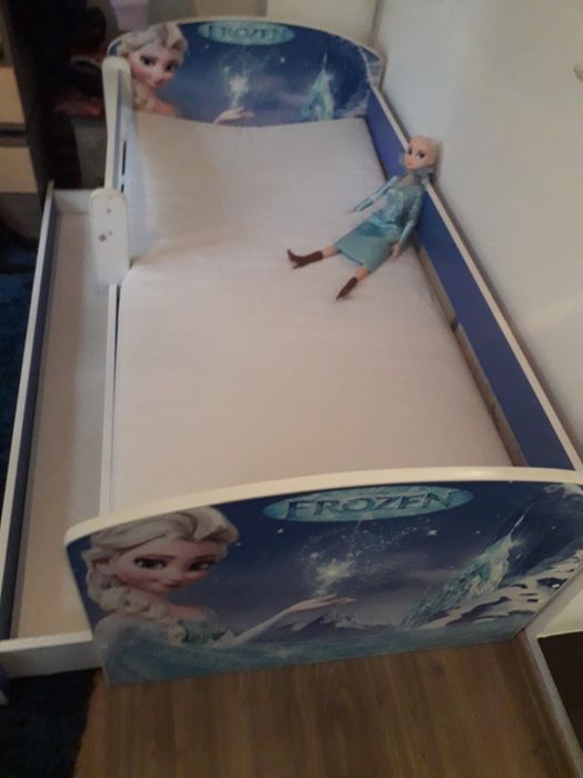 Pat copii cu sertar si saltea Frozen Elsa si protectie anticadere