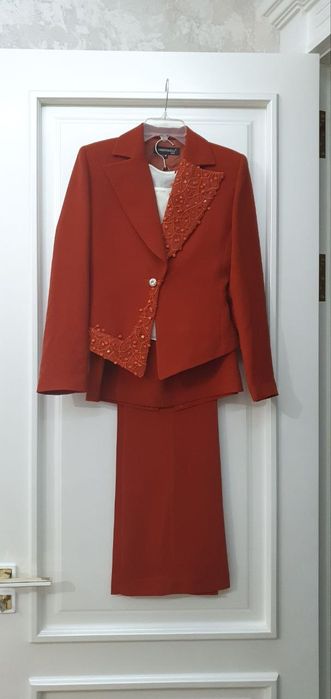 Цвет оранжевый, женская 4ка