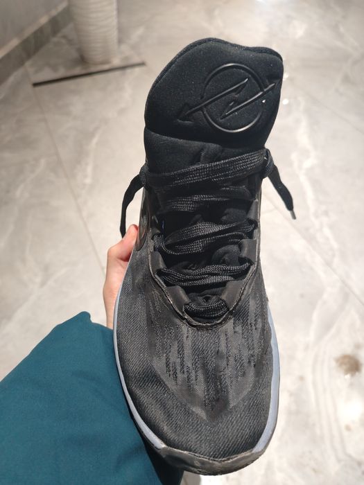 Баскетбольные кроссовки