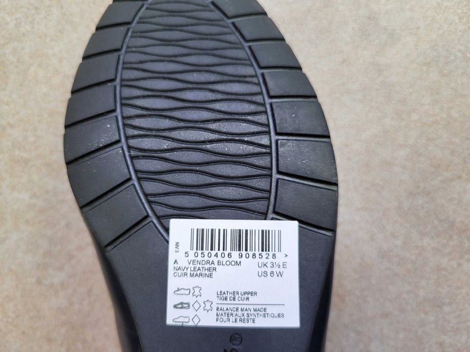 Чисто нови обувки Clarks с подарък втори чифт на ТОП цена