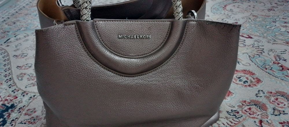 Сумка Michael Kors (оригинал)  
Цвет: коричневый, материал — у