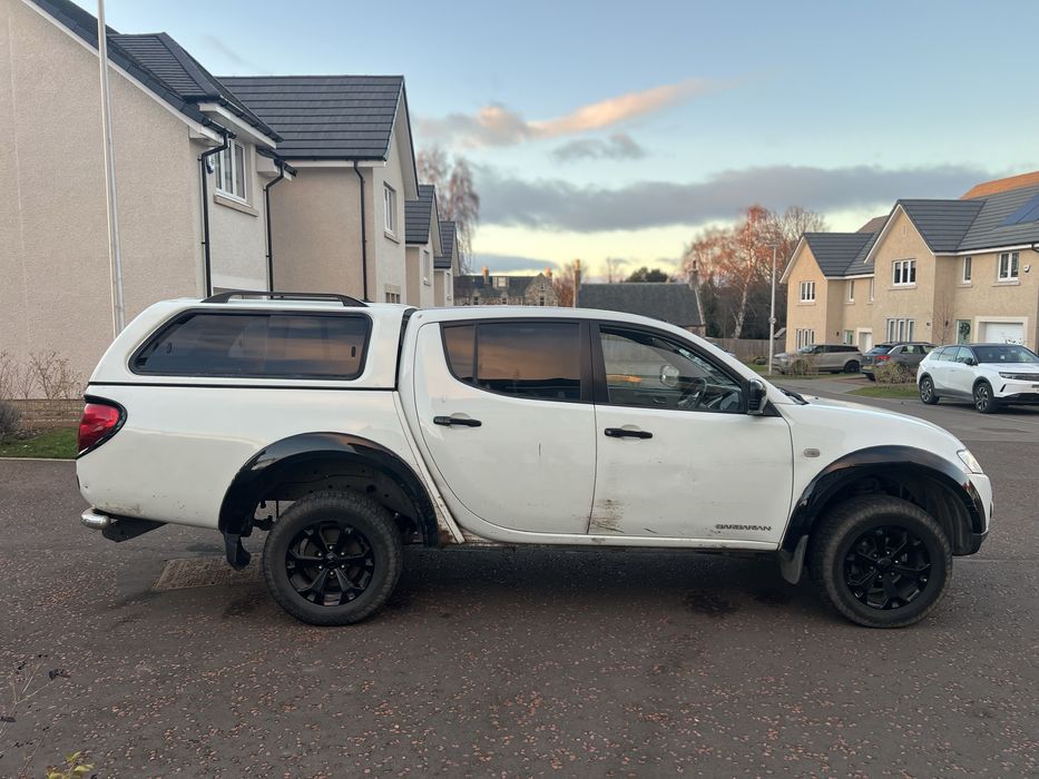 Mitsubishi l200 2.5D Barbarian 4x4 an 2014 euro 5 am doua bucati