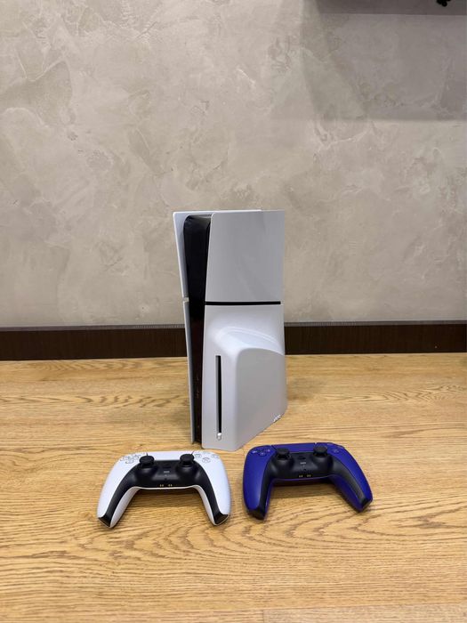 PlayStation 5 slim, 1 тб с 2 контроллерами