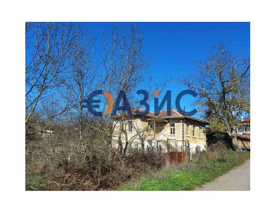 Двуетажна къща от 138 м2 с голям парцел от 1 027 м2 в центъра на С. Кубадин, Общ. Средец, България, 22 500 евро #28926290