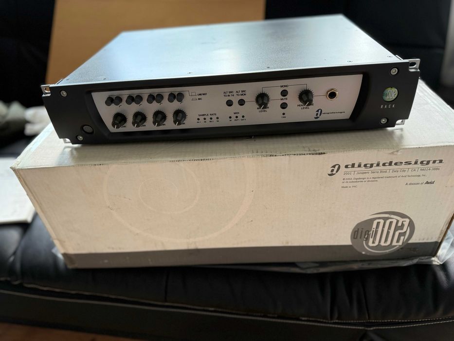 Avid Digidesign DIGI 002 FireWire Аудио интерфейс