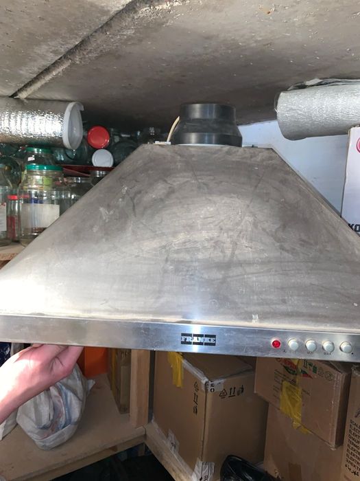 Продам кухонную вытяжку