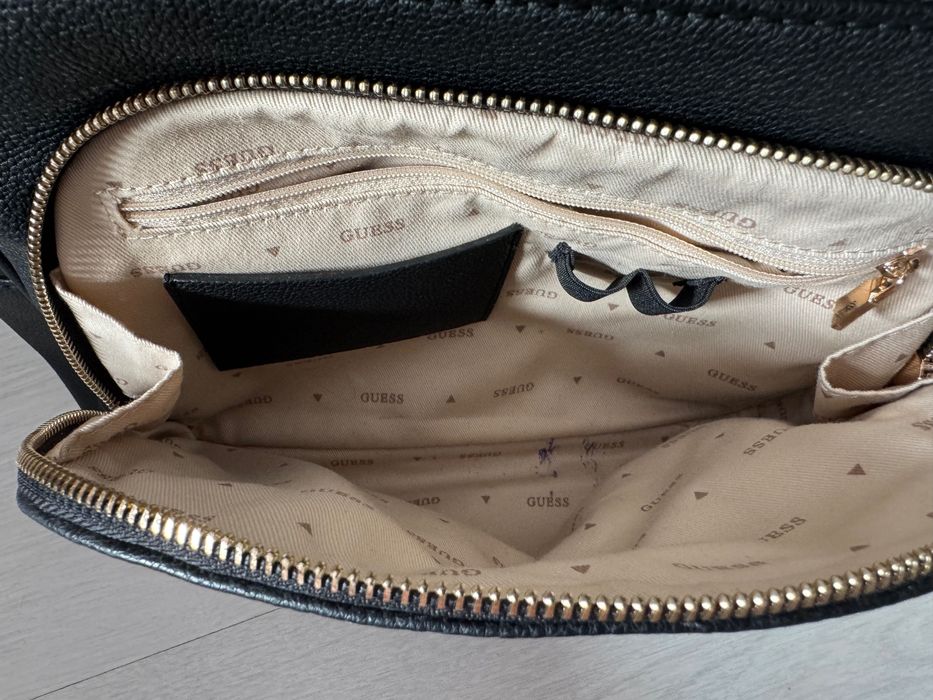 Голяма дамска раница GUESS