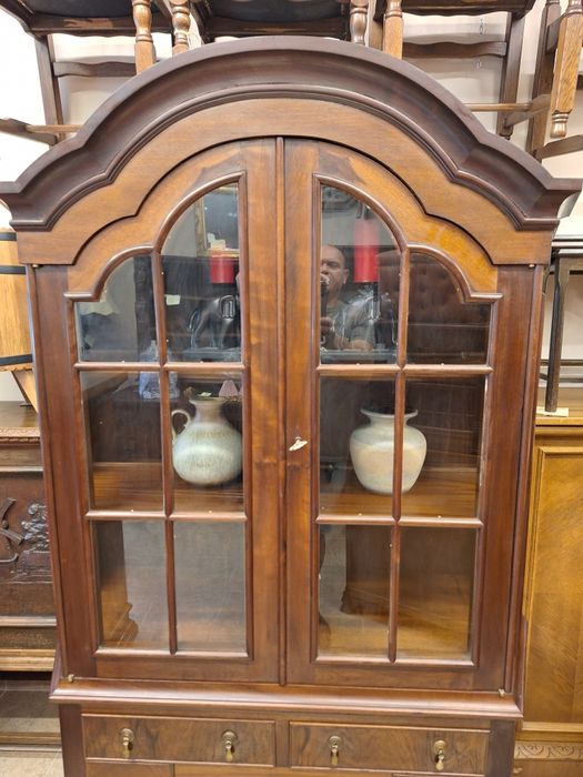 Античен трапезен бюфет