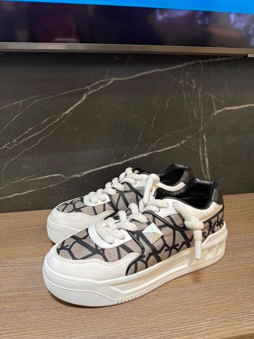 Обувки Валентино