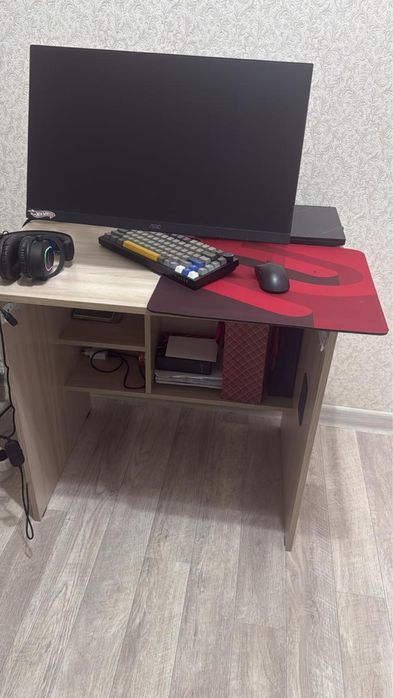 продам компютерный,рабочий стол