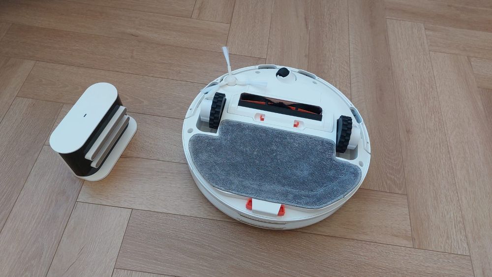 Новый робот-пылесос Xiaomi Robot Vacuum E10 (не