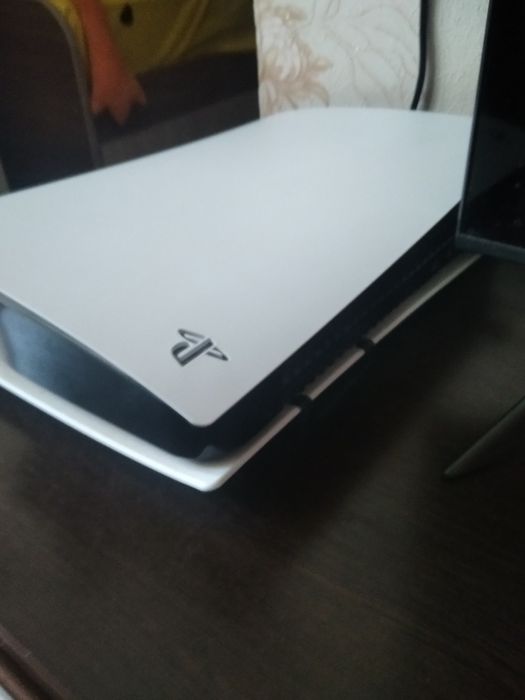 PlayStation 5 в отличном состоянии.