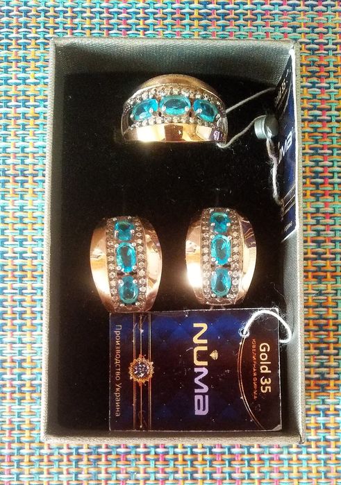 Серебряные комплекты и кольцо с натуральными сапфирами.