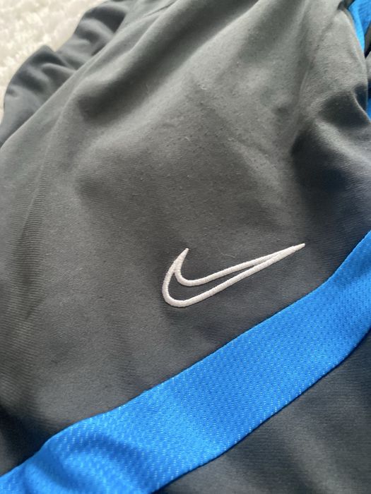 Vând set trening Nike, original luat de pe sport vision