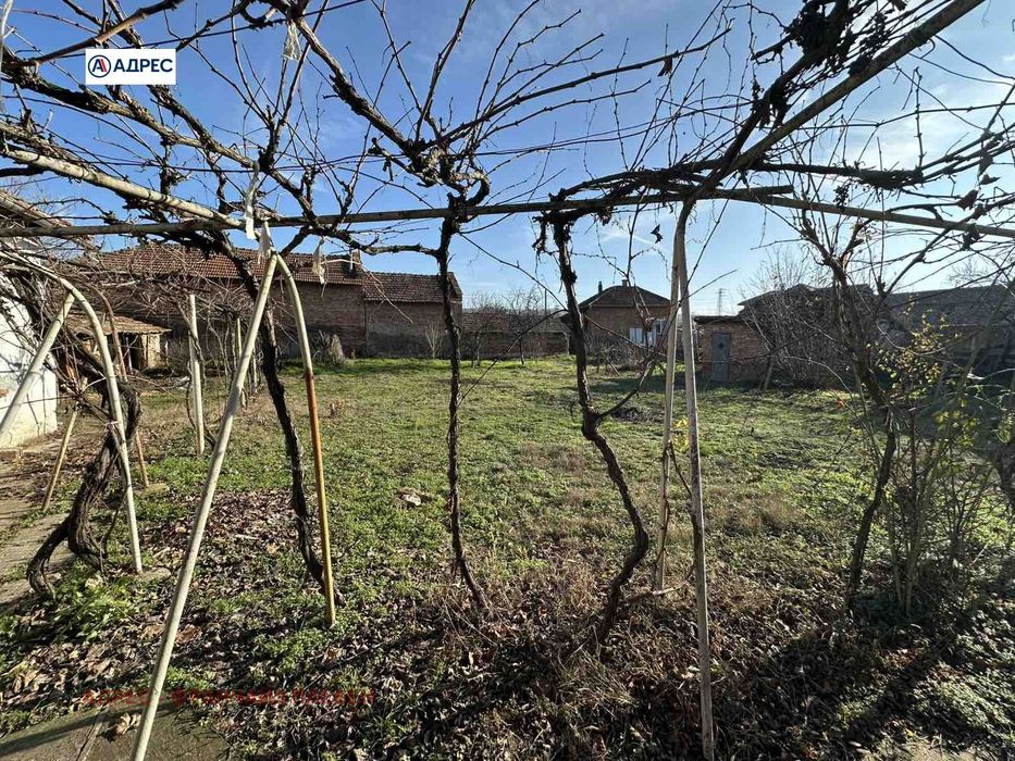 Къща в Плевен, област-с.Комарево площ 66 цена 13805