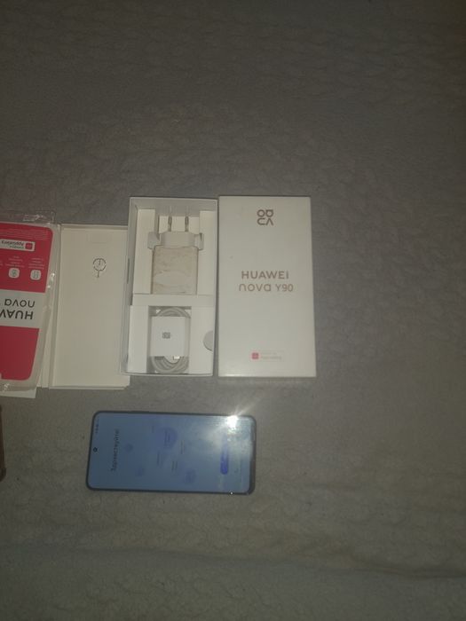 Продается телефон Huawei y90.