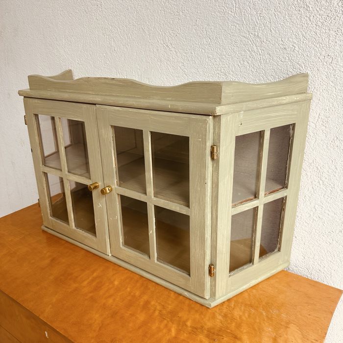 Шведски стенен витринен шкаф / Scandinavian Country Style