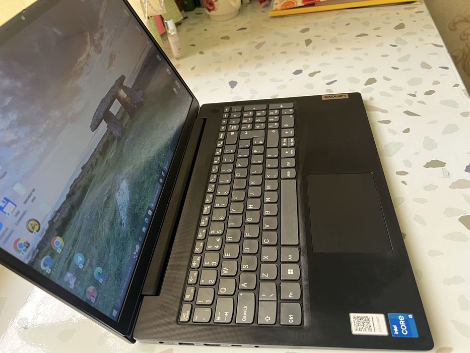 Lenova V15 G3 IAP / i5 12-avlod / 8GB / 512GB SSD / Ideal holat