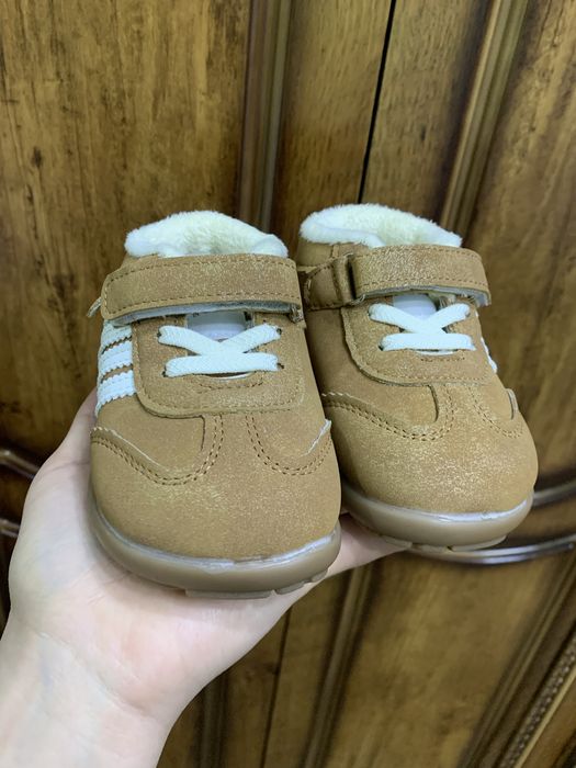 Обувь для младенцев с 4-5 месяцев примерно 21 размер