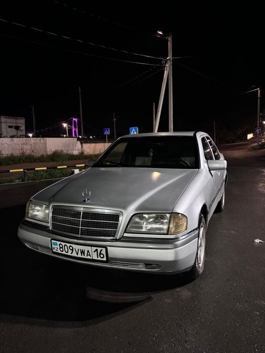 Продам мерседес 220 в хорошем состоянии.