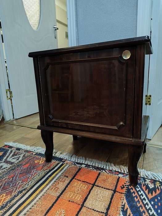 Трюмо и 2 тумбочки