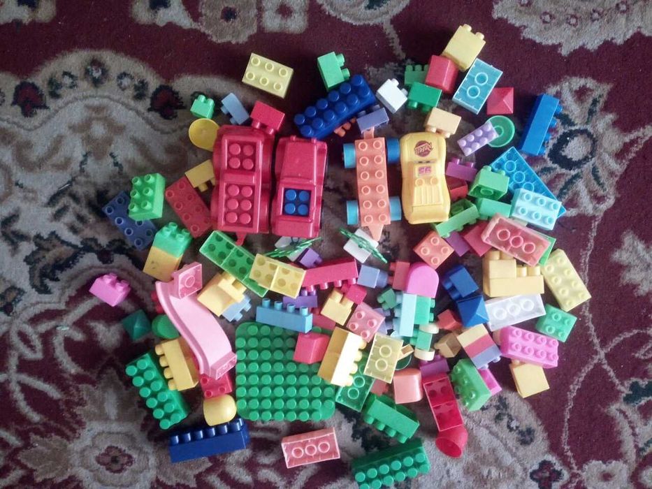 Продаю разные конструкторы и мозаику