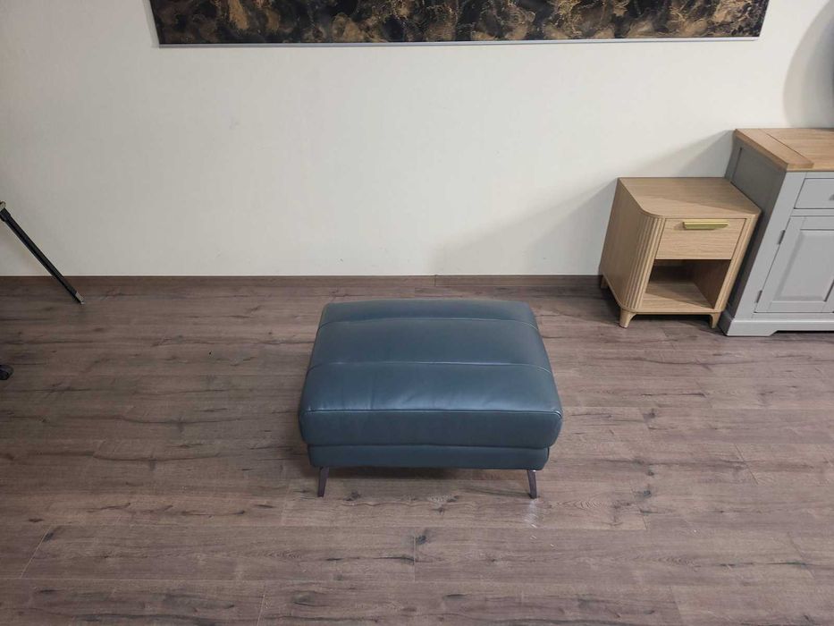 Тюркоазена кожена табуретка