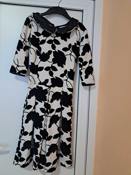 Дамска рокля с щампа на цветя