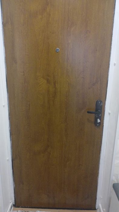Продам  Входную дверь