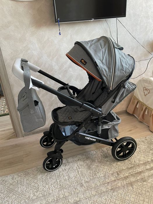 Коляска прогулочная , почти новая