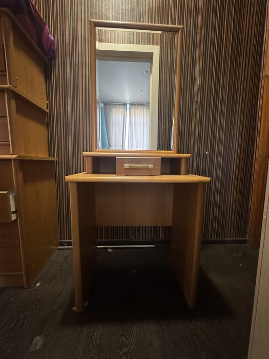 Столик косметический