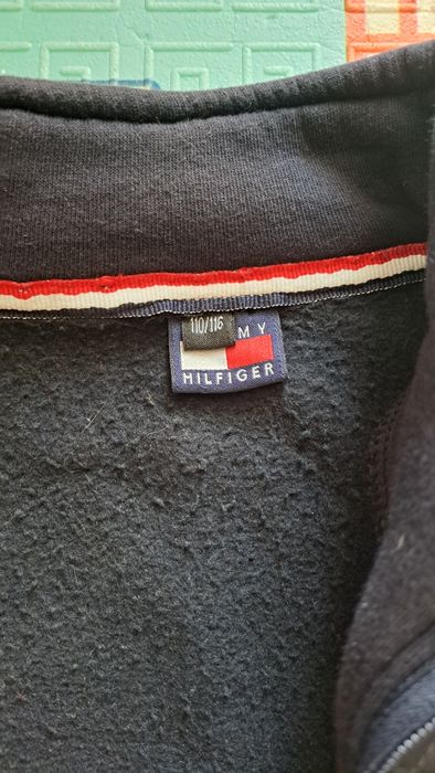 Куртка, ветровка.