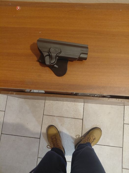 Продавам кобур за Колт.