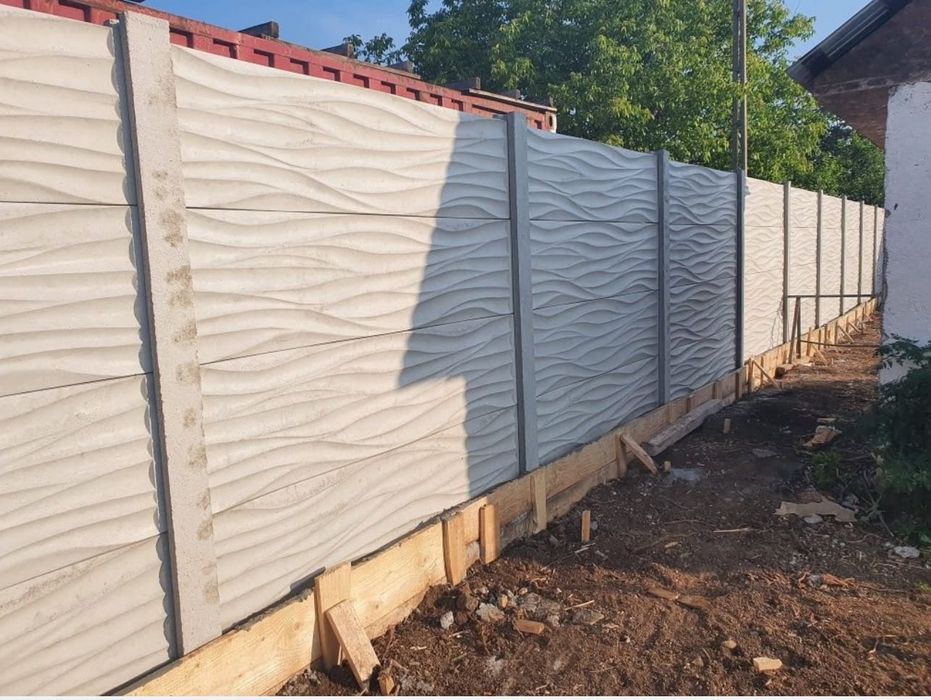 Producem si montam gard placi beton