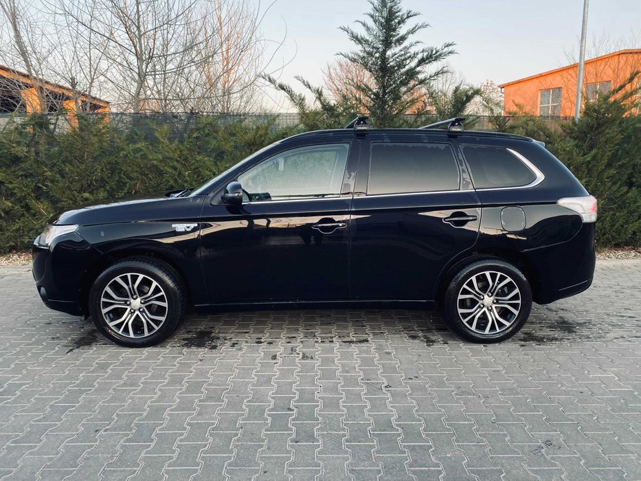 Mitsubishi Outlander PHEV 2014