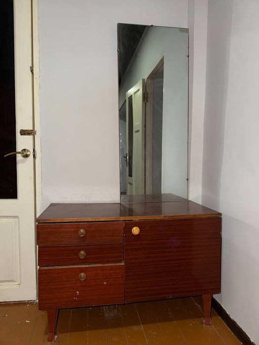 Шкаф сотилади эски