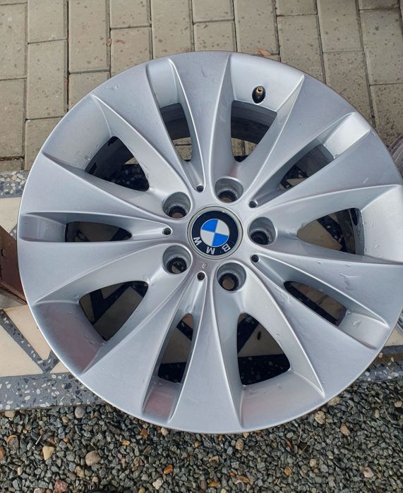 Jante BMW R17 cu două anvelope
