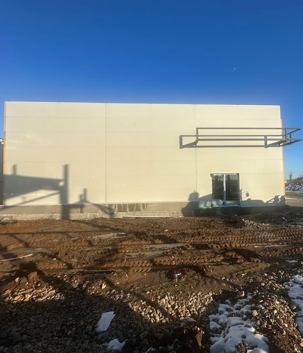 Inchiriez Hala 600 mp2 Almaj/Sere, 2.5€ + Tva