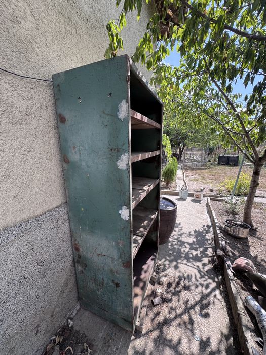 Метален гаражен шкаф лично предаване